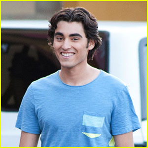 Blake Michael & G. Hannelius Thank Fans for Making 'Dog with a Blog' Number One - Watch Here!