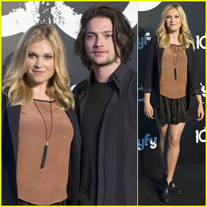 Eliza Taylor & Thomas McDonell Attend Madrid Photo Call Ahead of 'The 100' Finale