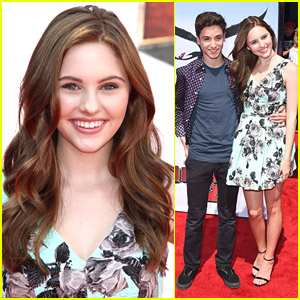 Ella Wahlestedt Debuts Brunette Hair at 'How To Train Your Dragon 2' Premiere