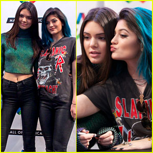 Kendall & Kylie Jenner Take a Selfie While Promoting Their New Book!