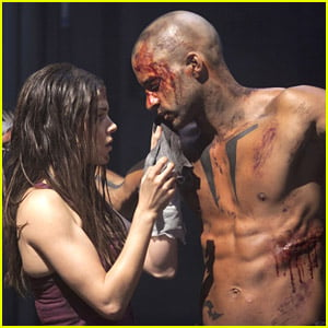 'Grounder' Ricky Whittle Talks 'Linctavia' & More Ahead of 'The 100's Two-Part Finale