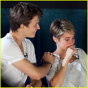 Shailene Woodley Sheds a Tear at 'Fault in Our Stars' Atlanta Premiere