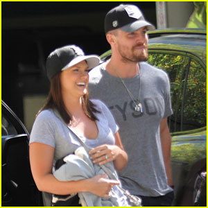 Stephen Amell is a Beast While Circuit Training for 'Arrow'! (Video)