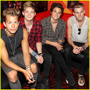 The Vamps Play Planet Hollywood After Arriving in the Big Apple!