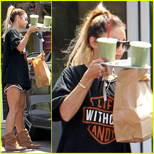 Vanessa Hudgens Covers Her Face with Yummy Green Smoothies!