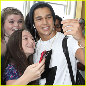 Austin Mahone Touches Down in Washington D.C. After Stage Flirting with Becky G