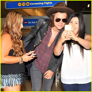 Harry Styles Makes Safe Landing & Takes Selfie With Fans at LAX