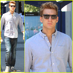 Scott Michael Foster: Kristoff Arrives in Vancouver For 'Once Upon A Time'