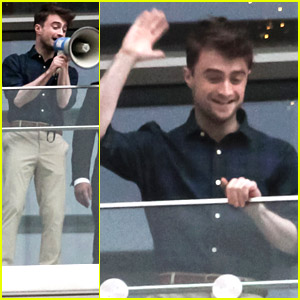 Daniel Radcliffe Talks To Fans In Mexico With Megaphone!