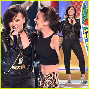 Demi Lovato WINS Choice Summer Song After Performance at Teen Choice Awards 2014!