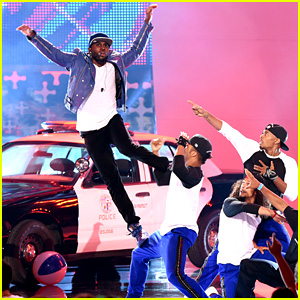 Jason Derulo Defies the Laws of Gravity with Teen Choice Awards Performance (Video)