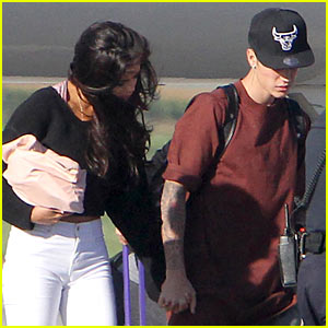 Selena Gomez & Justin Bieber Hold Hands at the Airport - See the Pics!