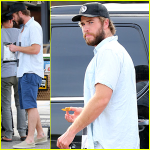 Liam Hemsworth Can't Wait to Get Home, Chows Down on Chips Outside Grocery Store