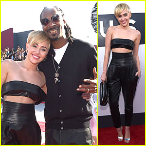 Miley Cyrus Flaunts Midriff in Leather Ensembe at MTV VMAs 2014