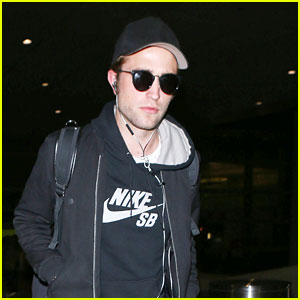 Robert Pattinson Stays Incognito After Arriving in LA!