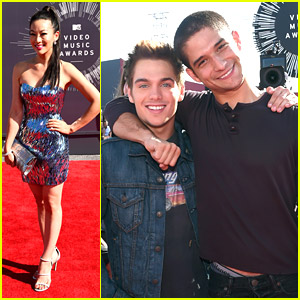 Teen Wolf's Tyler Posey & Dylan Sprayberry Buddy Up At MTV VMAs 2014