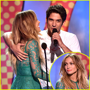 Tyler Posey Reunites With 'Maid in Manhattan' Mom Jennifer Lopez at Teen Choice Awards 2014! (Video & Pics)