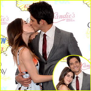 Tyler Posey & Seana Gorlick Share Teen Choice Awards Carpet Kiss & It's The Cutest Thing Ever