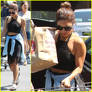 Vanessa Hudgens Makes Whole Foods Run After Date Night With Austin Butler