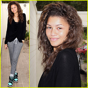 Zendaya Is 'Vicariously Living' Through Her Mom Claire