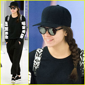 Hailee Steinfeld is 'Up in the Air'!