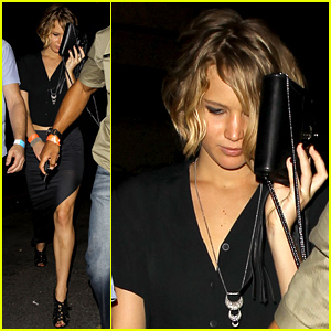 Jennifer Lawrence Quietly Exits Chris Martin's Coldplay Concert (Photos)