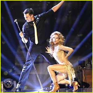Jonathan Bennett & Allison Holker Make Us 'Sing' To Their Cha Cha on DWTS - See The Pics!
