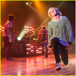 R5 Rocks Out at the Royal Oak Music Theatre in Detroit!