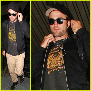 Robert Pattinson Lands in Los Angeles Amid New Dating Rumors