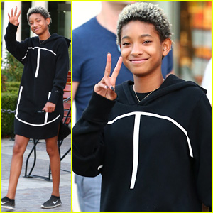 Willow Smith in Good Mood for Labor Day Lunch!
