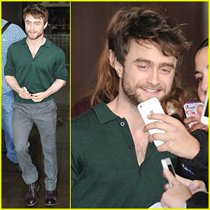 Daniel Radcliffe Says Doing Job He Adores Removes Layer of Stress From Life