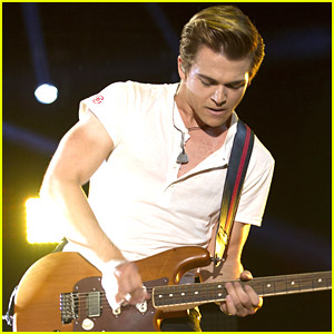 Hunter Hayes Wants You To 'Listen To The Music' With Doobie Brothers & Blake Shelton
