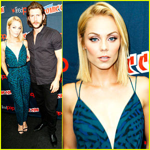 Laura Vandervoort Heads Home For Thanksgiving After NY Comic Con