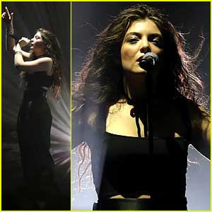 Lorde Performs In Vegas After Releasing Mockingjay Single