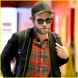 Robert Pattinson's Beard is in Full Force at LAX!