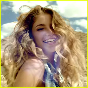 Sofia Reyes Debuts 'Muevelo' Music Video - Watch Here!