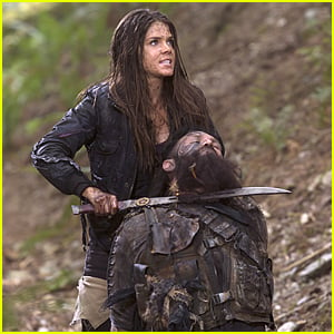 Octavia Takes Prisoners To Find Lincoln On 'The 100'