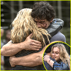 Bellamy Hugs The Life Out Of Clarke On 'The 100' Tonight