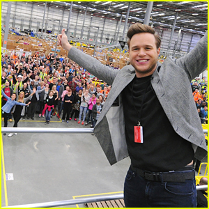 Olly Murs Sang For Amazon's Fulfillment Center in Hempstead & Got Everyone Dancing