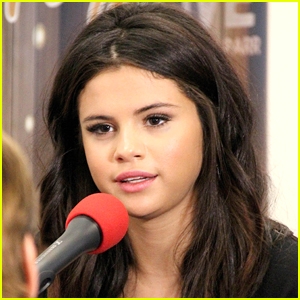 Selena Gomez Hits Up Red Carpet Radio & Tease What's In Store at the AMAs!