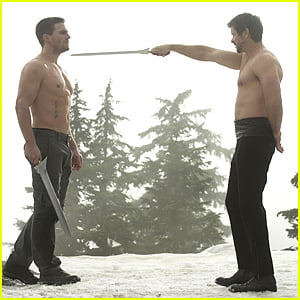 Stephen Amell Gets Shirtless On 'Arrow' Tonight - Thank You Wednesday!