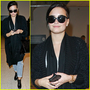 Demi Lovato Wants to Throw a Holiday Party After Spending Time on Pinterest!