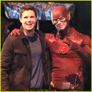 Grant Gustin & Robbie Amell: The Flash & Firestorm Are Best Friends Forever