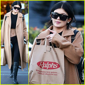 Kylie Jenner Shows Off Her Amazing Figure While Grocery Shopping