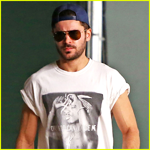 Zac Efron's Muscles Are on Full Display at Lunch!