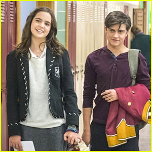 Bailee Madison & Rhys Matthew Bond: Get Another Look at 'Good Witch' TV Series!
