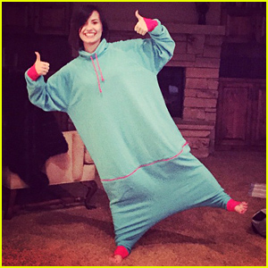 Demi Lovato Looks Ready for 2015 In Her Cozy Pod!