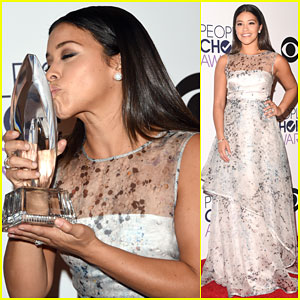 Gina Rodriguez Celebrates 'Jane the Virgin's Win at People Choice Awards 2015!