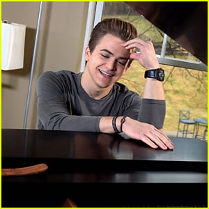 Hunter Hayes Wants You To Sing Him 'You Are My Sunshine'
