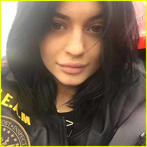 Kylie Jenner Posts a Rare All Natural Selfie For Her Fans